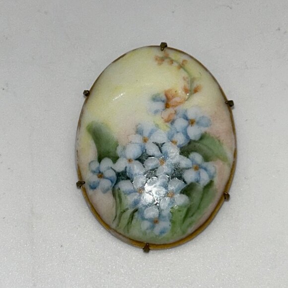 Estate Jewelry - Antique Hand-Painted Forget-Me-Not Floral Oval Brooch Pin With Brass C-Clasp